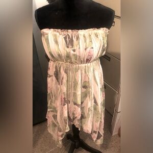Pia floral strapless top. Size M